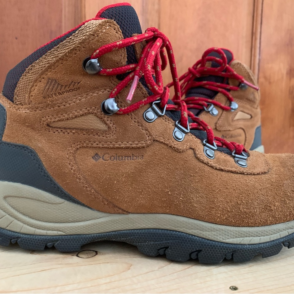 Columbia Newton Ridge waterproof woman’s hiking boots - Picture 3 of 9